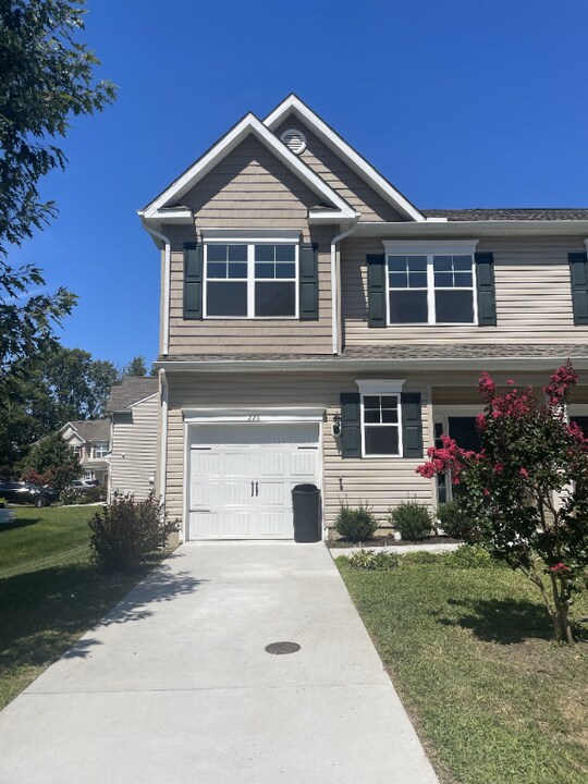 273 Thompson Ave in Queenstown, MD - Foto de edificio