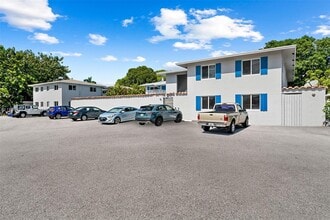 1417 NE 26th Dr in Wilton Manors, FL - Building Photo - Building Photo