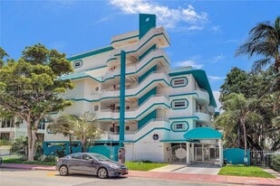 9156 Collins Ave in Surfside, FL - Building Photo