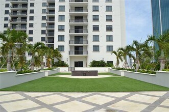 999 SW 1st Ave, Unit 1516 in Miami, FL - Building Photo - Building Photo