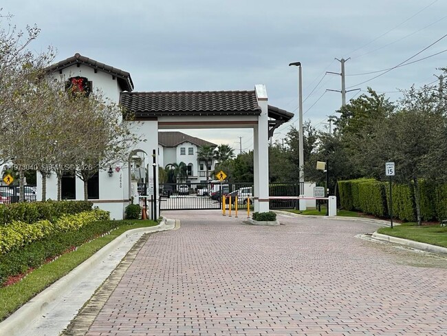 10600 NW 88th St, Unit 108 in Doral, FL - Building Photo - Building Photo