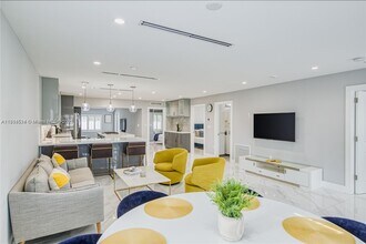 1239 Washington St in Hollywood, FL - Building Photo - Building Photo
