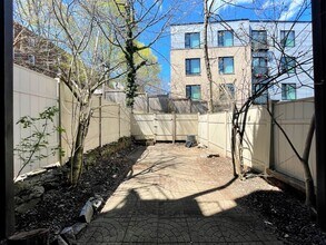 8 Sewall St, Unit 1 in Boston, MA - Foto de edificio - Building Photo