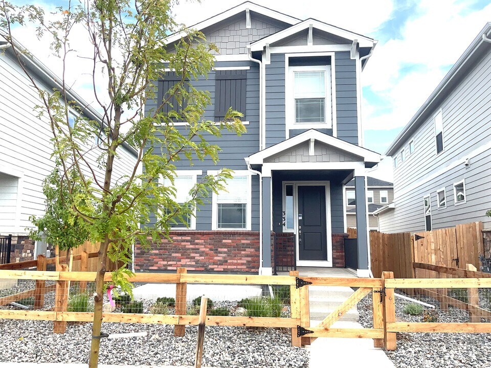 334 N Addison Way in Aurora, CO - Building Photo