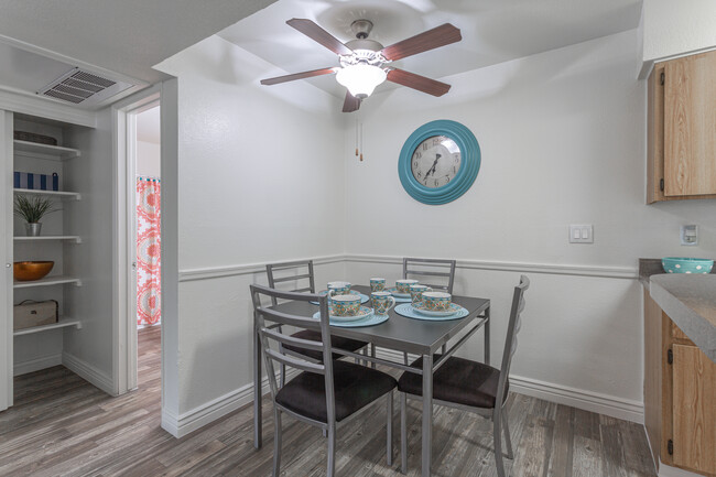 Urban Walk Apartments in Phoenix, AZ - Building Photo - Interior Photo