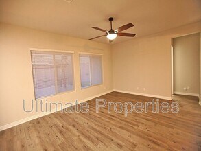 8548 W Midway Ave in Glendale, AZ - Building Photo - Building Photo