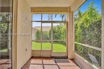 955 Savannah Falls Dr in Weston, FL - Building Photo - Building Photo