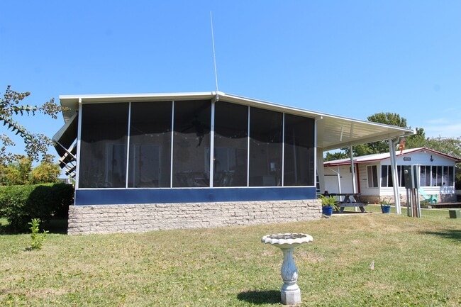 41 Connie Dr in Crawfordville, FL - Building Photo - Building Photo