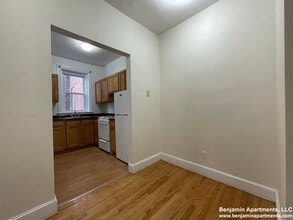 58 Lancaster Ter, Unit 204 in Brookline, MA - Building Photo - Building Photo
