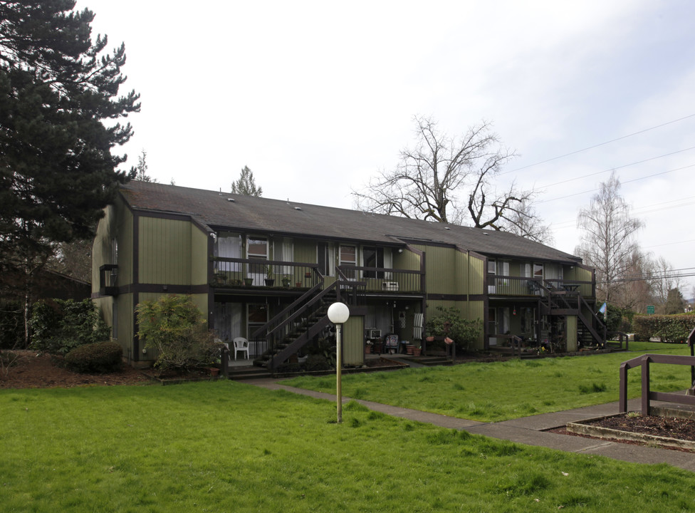 Forest Manor in Forest Grove, OR - Building Photo