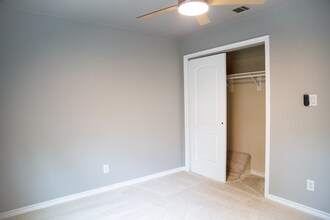 6700 Cooper Ln in Austin, TX - Building Photo - Building Photo