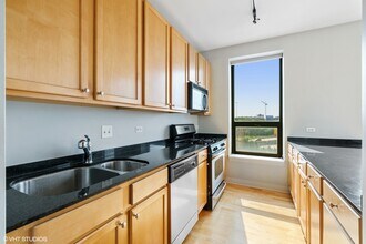 859 W Erie St, Unit 407 in Chicago, IL - Building Photo - Building Photo