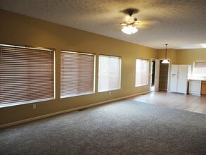 9748 Olde Park Dr in Tipp City, OH - Building Photo - Building Photo