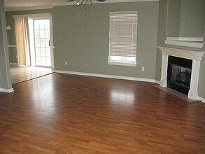 1015 Oakwood Ln in Centerton, AR - Building Photo - Building Photo