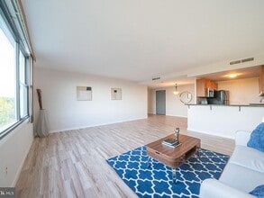 4600 Duke St, Unit 706 in Alexandria, VA - Building Photo - Building Photo