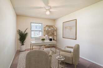 Gardens At Country Club in Winston-Salem, NC - Building Photo - Building Photo