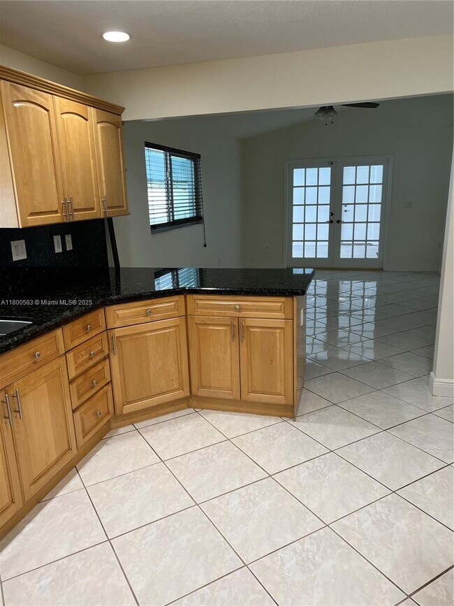 2140 SW 139th Ave in Miami, FL - Building Photo - Building Photo