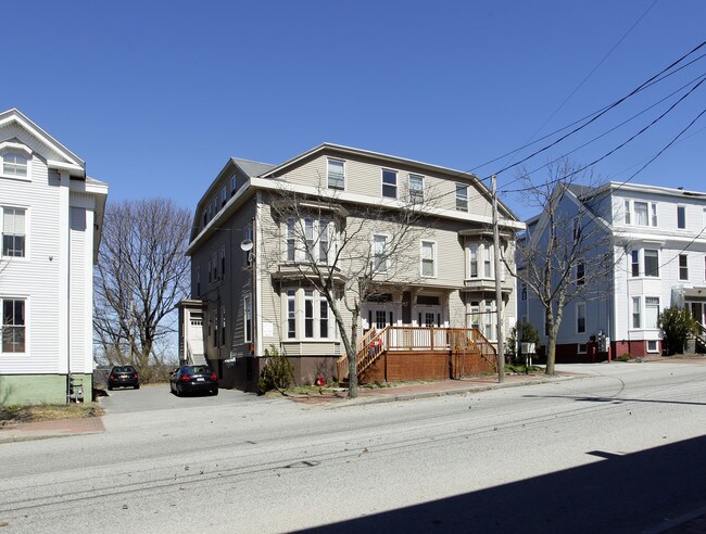 829-831 Congress St in Portland, ME - Foto de edificio - Building Photo