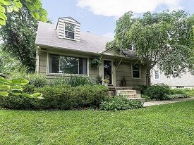 224 Colonial Ave in Worthington, OH - Building Photo