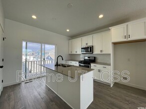 6726 W 11800 S in South Jordan, UT - Building Photo - Building Photo