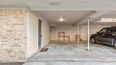 10810 Sugar Hill Dr in Houston, TX - Building Photo - Building Photo