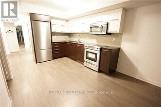 5162 Yonge St in Toronto, ON - Building Photo - Building Photo