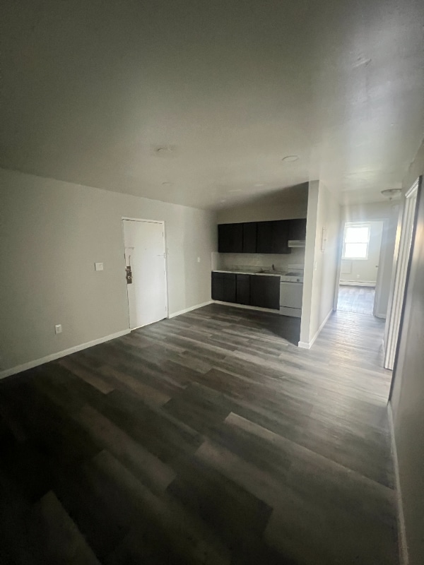76 Grafton Ave in Newark, NJ - Building Photo - Building Photo