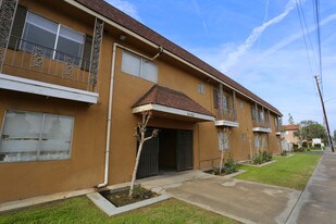 3143 S H St in Bakersfield, CA - Building Photo