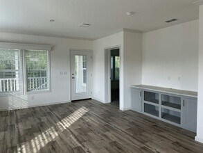 34651 Robins Song Rd in Zephyrhills, FL - Building Photo - Building Photo