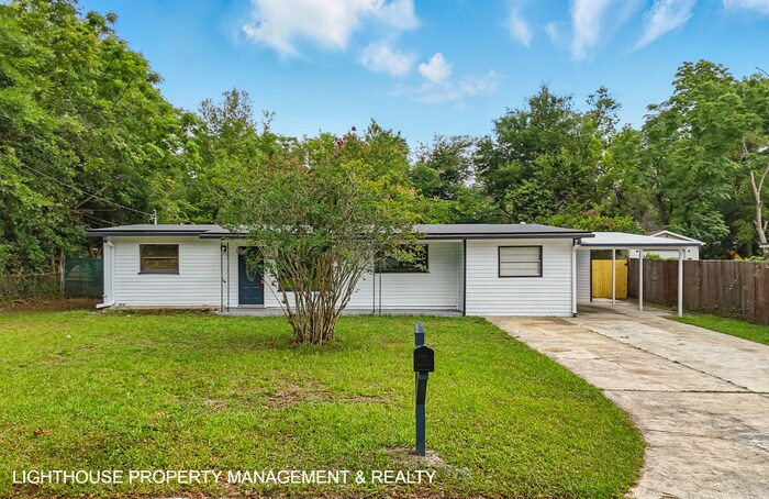 7937 Chateau Dr S in Jacksonville, FL - Building Photo
