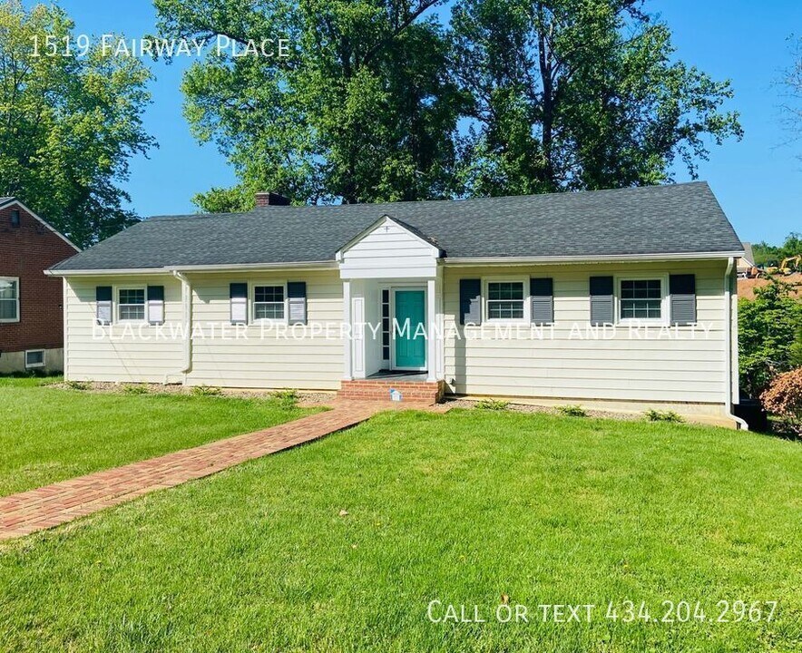 1519 Fairway Pl in Lynchburg, VA - Building Photo
