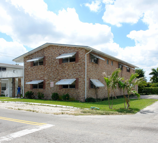 1630 N 25th Ave in Hollywood, FL - Building Photo - Building Photo