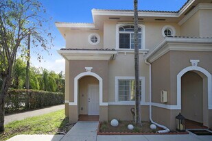 7380 NW 174 TE in Hialeah, FL - Building Photo