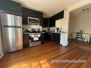 66 Pleasant St in Cambridge, MA - Foto de edificio - Building Photo