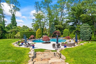 25 Muncy Dr in West Long Branch, NJ - Building Photo - Building Photo