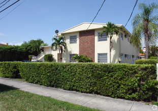 Wallace Apartments in North Miami, FL - Building Photo - Building Photo