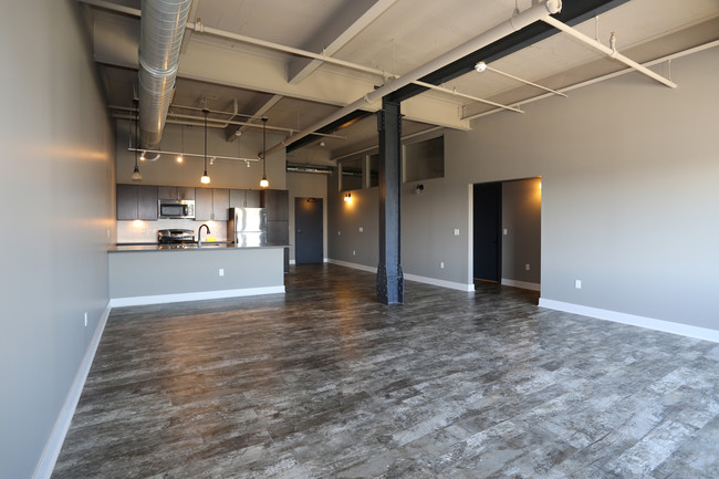 960 Busti in Buffalo, NY - Building Photo - Interior Photo