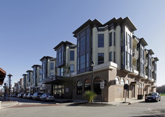 263-291 Crocker Park Blvd in Westlake, OH - Building Photo - Building Photo