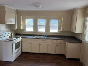 278 N Maple St in Enfield, CT - Building Photo - Building Photo