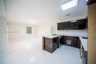 1748 NE 180th St in North Miami Beach, FL - Building Photo