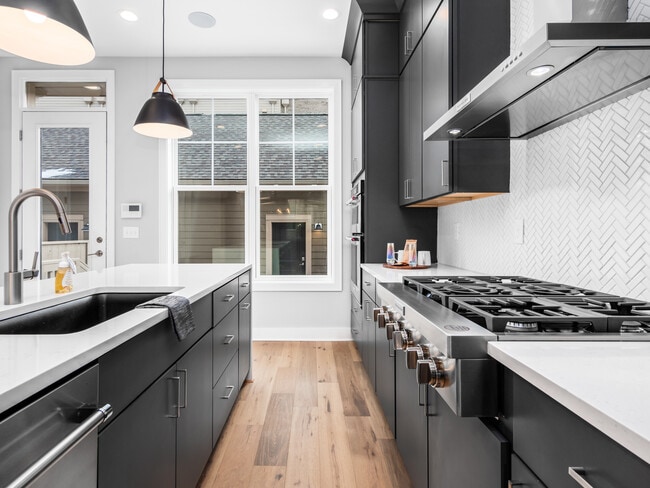 property at 928 Pullman Plz