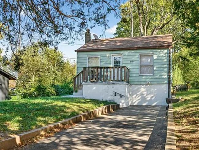 6166 Emerald Ave in Ferguson, MO - Building Photo - Building Photo