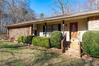 5825 Loire Dr in Cumming, GA - Building Photo - Building Photo