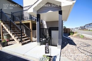 122 Pacific Landing W in Lethbridge, AB - Building Photo