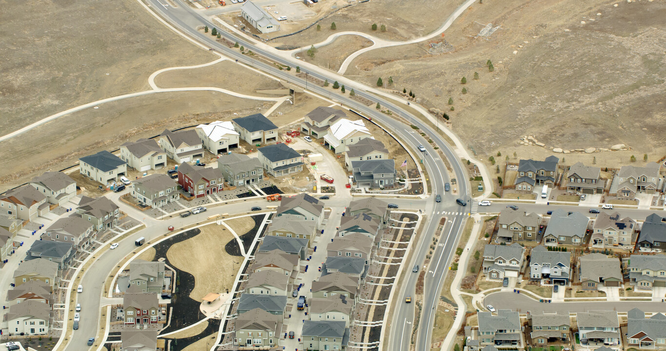 KB Home at Colliers Hill in Erie, CO - Foto de edificio