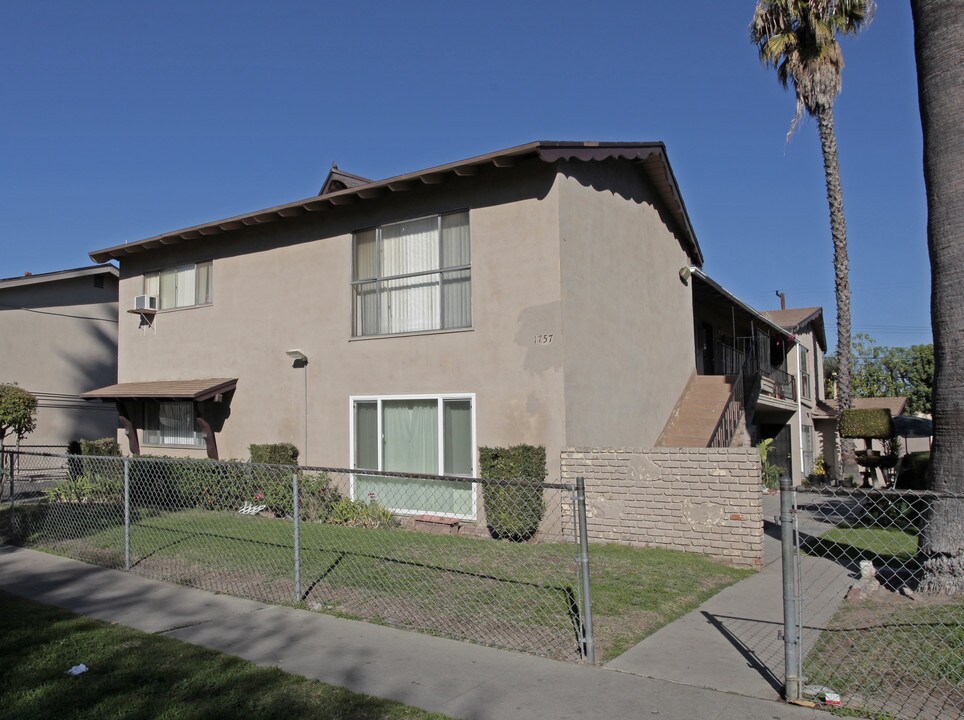 1757 W Sumac Ln in Anaheim, CA - Foto de edificio
