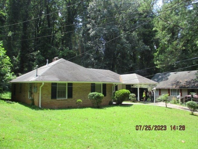 2032 Rector Dr SW in Atlanta, GA - Building Photo - Building Photo