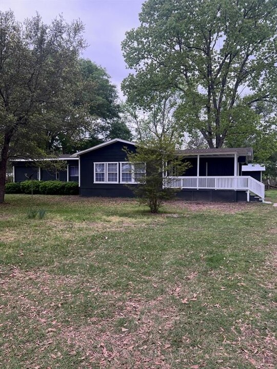 161 County Rd 2267 in Cleveland, TX - Building Photo