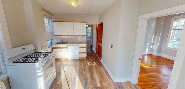 5 Elmer St, Unit 2 in Cambridge, MA - Foto de edificio - Building Photo