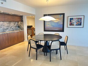 9 Island Ave in Miami Beach, FL - Foto de edificio - Building Photo